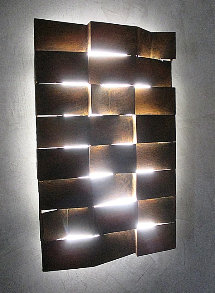 Lampe en tôle de récupération. Éclairage panneau led.